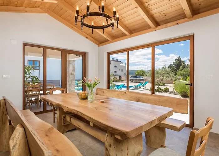 Grandioza Селине