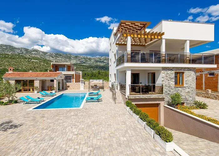 Grandioza Селине