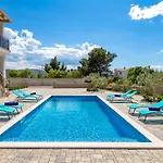 Grandioza Villa