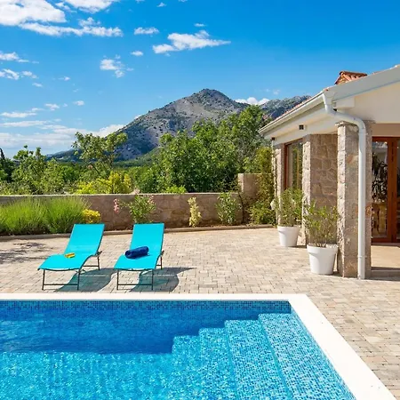 Grandioza Villa *