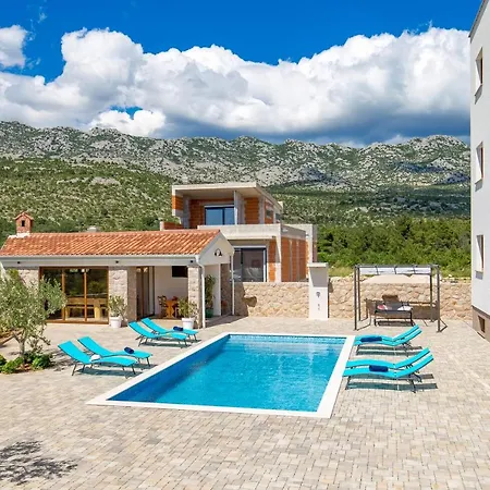 Villa Grandioza *